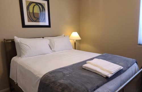 South Mountain House | Convenient Phoenix II Near Airport with Breakfast Included