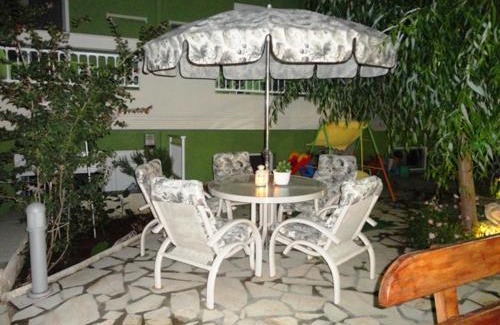 Sarti Apartment | Guest Rated 9/10: Phoenix Studios with Family-Friendly Amenities