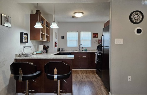 Garfield House | Private Phoenix Triplex: Embrace Comfort and Convenience