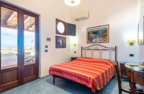 Lipari Historic Centre Bed & Breakfast | Cozy Bed & Breakfast in Lipari with Complimentary Breakfast
