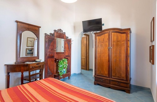 Lipari Historic Centre Bed & Breakfast | Cozy Bed & Breakfast in Lipari with Complimentary Breakfast