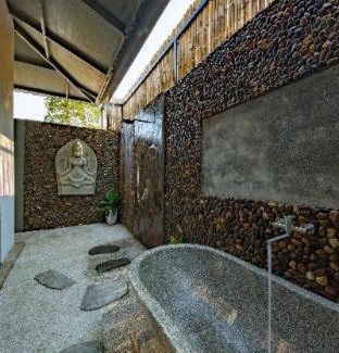 Bo Trach Resort | Relaxing Phong Nha Lake House Resort: Pet Friendly Retreat