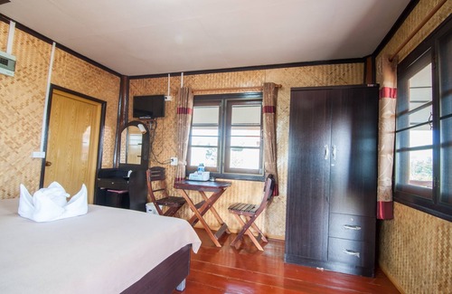 Wiang Pa Pao Hotel | Inviting Phoomtada Homestay with Hot Tub & Kitchen Amenities