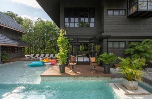 Laem Phak Bia Villa | Elegant Phrip Phri Pool Villas with Family-Friendly Amenities