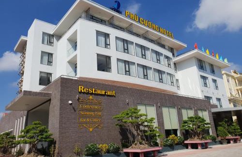 Dong Hoi Hotel | Oceanfront Phu Cuong Beach Hotel with Pool & Hot Tub