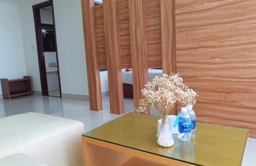 Dong Hoi Hotel | Oceanfront Phu Cuong Beach Hotel with Pool & Hot Tub