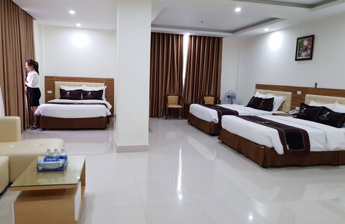 Dong Hoi Hotel | Relax at Phu Cuong Beach Hotel with Pool & Restaurant