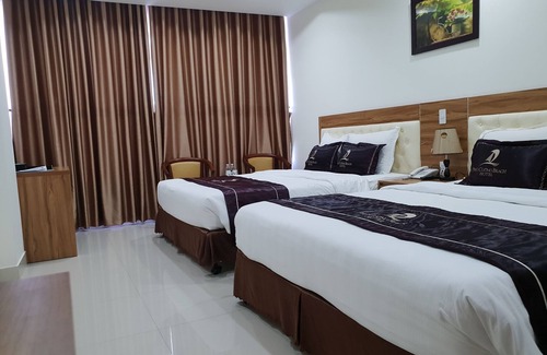 Dong Hoi Hotel | Relax at Phu Cuong Beach Hotel with Pool & Restaurant