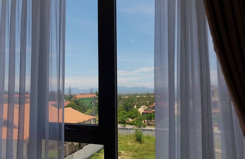 Dong Hoi Hotel | Relax at Phu Cuong Beach Hotel with Pool & Restaurant