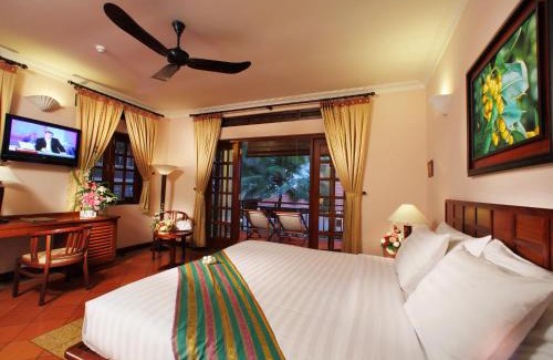 Phu Hai Beach Resort | Relax at Phu Hai Beach Resort & Spa with Pool and Ocean View