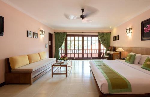 Phu Hai Beach Resort | Relax at Phu Hai Beach Resort & Spa with Pool and Ocean View