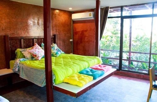 San Kamphaeng House | Explore Phu Mi Lum Nao House: Family-Friendly Retreat