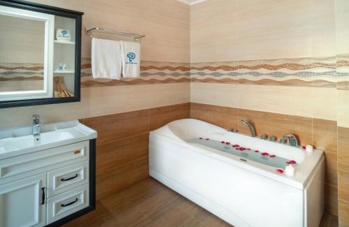 Khanh Hai Hotel | Welcoming Phuc Thuan Hotel with Oceanfront Views