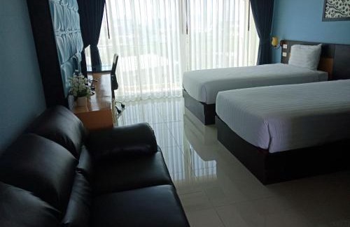 Talat Nuea Hotel | Explore Phuket Chinoinn with Pool & Family-Friendly Perks