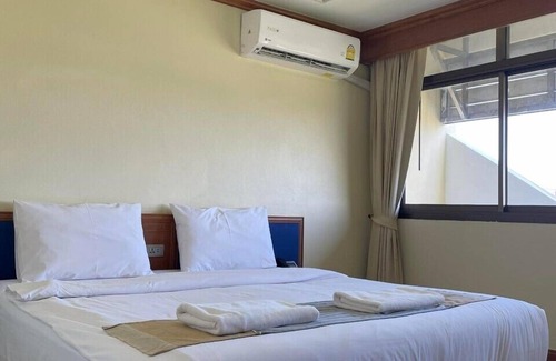 Sakon Nakhon Hotel | Budget-Friendly Stay at Phuphanplace Hotel with Breakfast