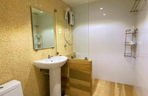 Sakon Nakhon Hotel | Budget-Friendly Stay at Phuphanplace Hotel with Breakfast