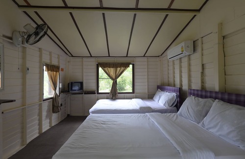 Wang Nam Khiao Hotel | Family-Friendly Phuzai Kaew Resort with Pool & Dining