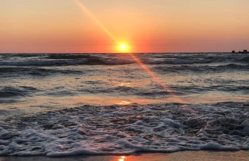 Bacoli House | Unwind at Pia Beach House: Oceanfront with Spa & Pool