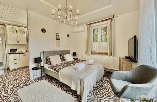 Kaptalantoti House | Exceptional Stay at Piac Vendégház with Breakfast Included