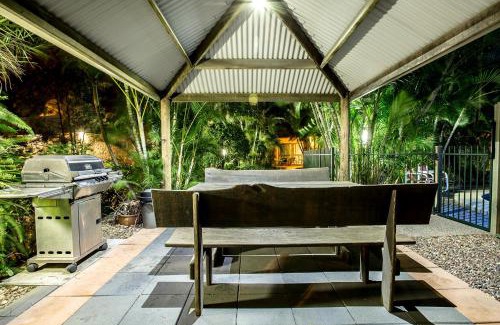 Urraween Hotel | Relax at Pialba Motor Inn: Pool, Spa & Family-Friendly