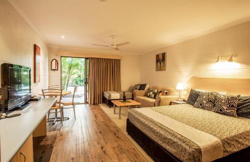 Urraween Hotel | Relax at Pialba Motor Inn: Pool, Spa & Family-Friendly