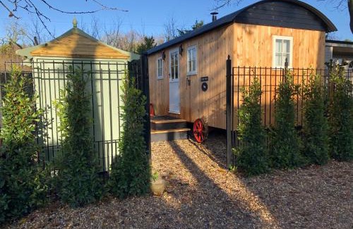 Thetford Apartment | Relaxing Retreat at Piano Forte with Hot Tub & Breakfast