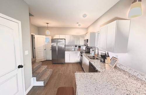 Knoxville House | Convenient Piano House: Pet-Friendly with Spa & Hot Tub