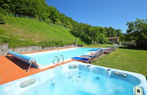 Marradi Apartment | Guest Rated: 9.8 at Piano Rosso 2 with Spa & Lake View