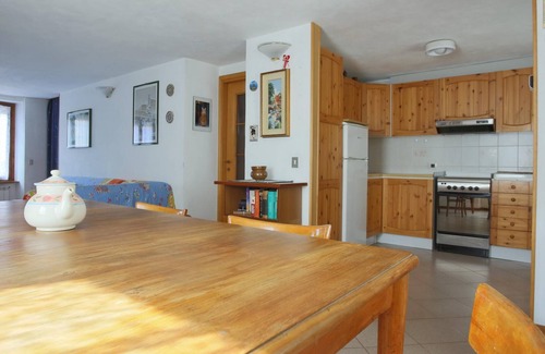 Centro Valle Intelvi Apartment | Discover Piazza 25 Aprile: Family-Friendly Getaway