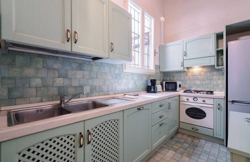 Sant' Ambrogio Apartment | Piazza Dei Ciompi: Private Garden & Family-Friendly Amenities