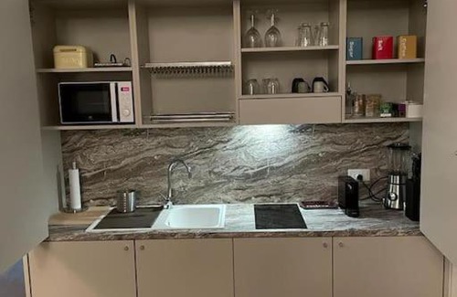 Asti Apartment | Discover Piazza San Secondo: Family-Friendly Retreat with WiFi