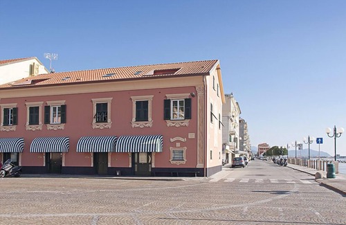 Chiavari Apartment | Discover Oceanfront Bliss at Piazzetta dei Pescatori