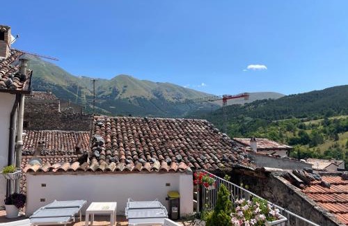 Assergi Apartment | Cozy Piazzetta Del Forno Monolocale with Breakfast & Pets