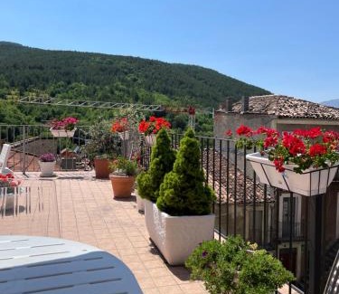 Assergi Apartment | Cozy Piazzetta Del Forno Monolocale with Breakfast & Pets