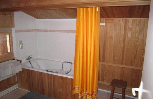 Saint-Mathieu-de-Treviers Bed & Breakfast | Cozy Pic St Loup Guest House with Private Pool & Family Perks