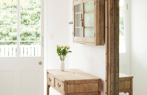 Byron Bay House | Elegant Home with Ocean View, Steps from Clarkes Beach