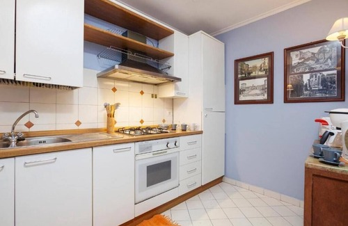 Rione V Ponte Apartment | Picasso: Modern Elegance with Spa and Family-Friendly Amenities