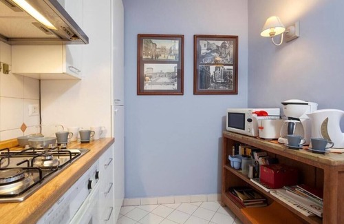 Rione V Ponte Apartment | Picasso: Modern Elegance with Spa and Family-Friendly Amenities