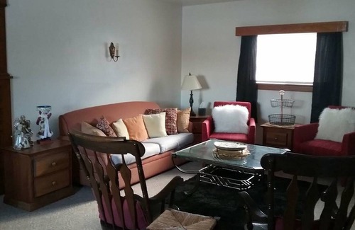 Van Wert Apartment | Discover Picasso's Condo: Ideal Downtown Stay in Van Wert