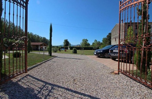 Capannori Apartment | Piccola Casetta: Cozy Retreat with Kitchen & Accessibility