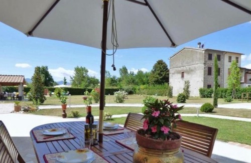 Capannori Apartment | Piccola Casetta: Cozy Retreat with Kitchen & Accessibility