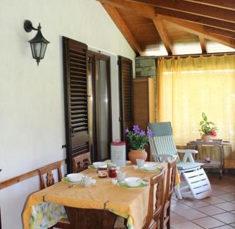 Cannobio Apartment | Relax at Piccola Oasi: Family-Friendly Retreat with High Ratings