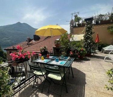Moltrasio House | Cozy Piccola Torre Moltrasio with Oceanfront Views