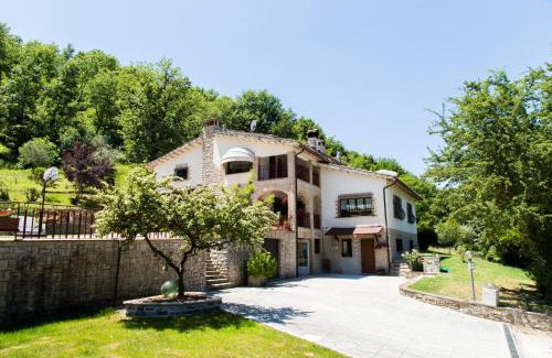 Valfabbrica House | Idyllic Piccoli Sogni: 4-Star Oceanfront Retreat