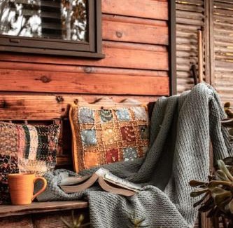 Hepburn House | Cozy Piccolo Cottage with Scenic Views & Family-Friendly Amenities