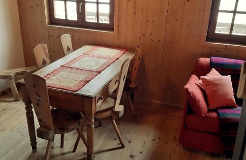 Lignod Ski Chalet | Welcoming Rascard with Child-Friendly Amenities, Rated 9.6