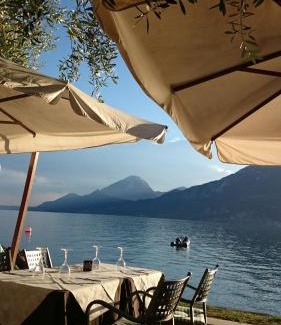 Magugnago Hotel | Cozy Piccolo Hotel by the Lake with Ocean Views