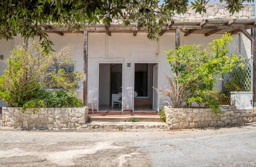 Castro Marina Apartment | Pet-Friendly Piccolo Mondo Castro with Pool Access