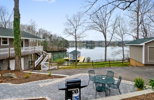 High Point House | Discover Piccolo Nido A Lago: Family & Pet Friendly Retreat