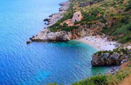 Calatafimi Apartment | Piccolo Sole d'oro - Family-Friendly Retreat with Breakfast